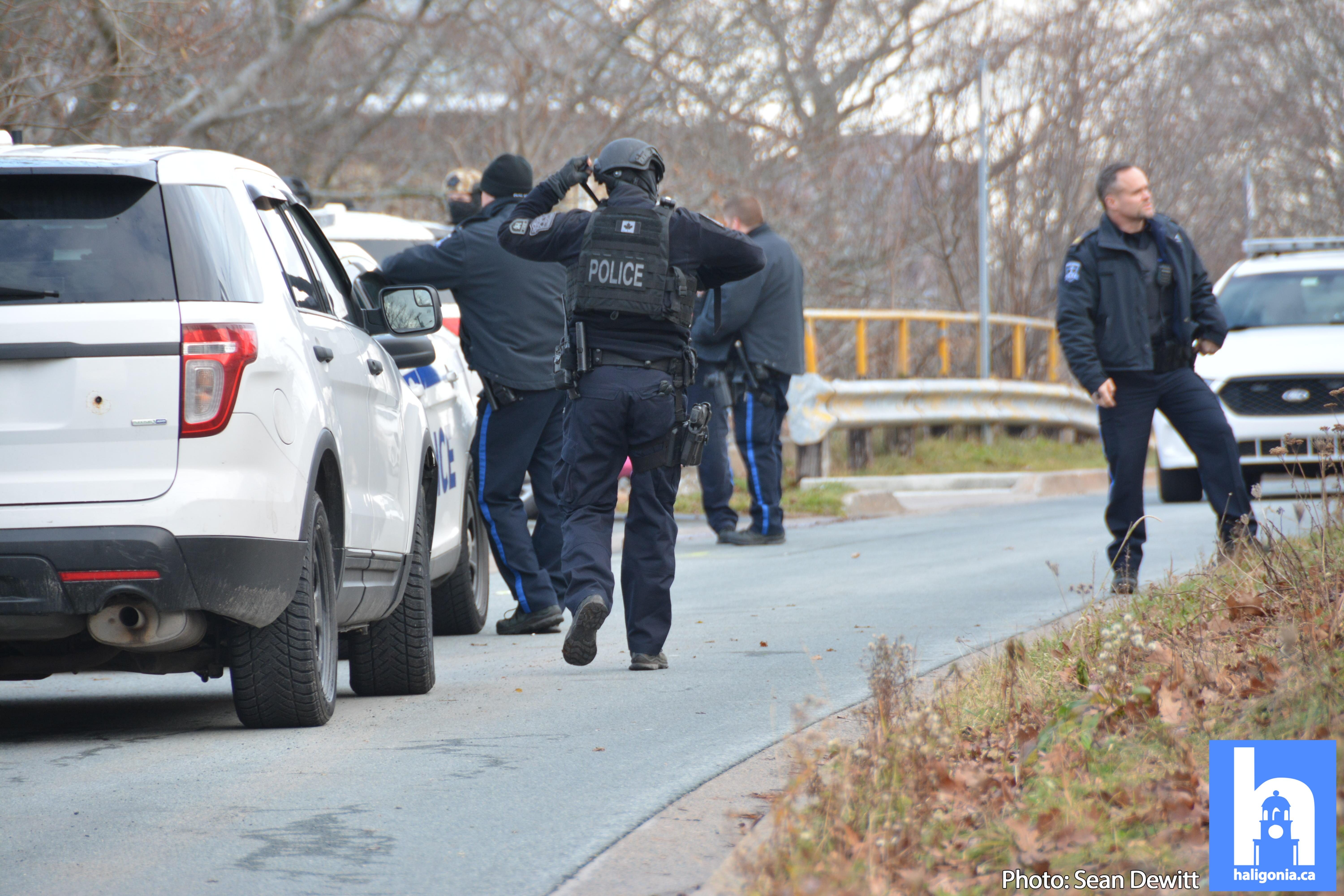 updated-halifax-regional-police-is-currently-on-scene-at-a-barricaded-person-call-in-fairview